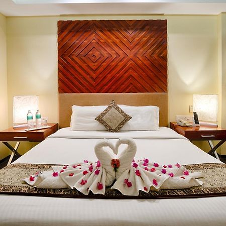 โฮเต็ล แกรนด์ เซรีนา Hotel ออโรวิลล์ ภายนอก รูปภาพ
