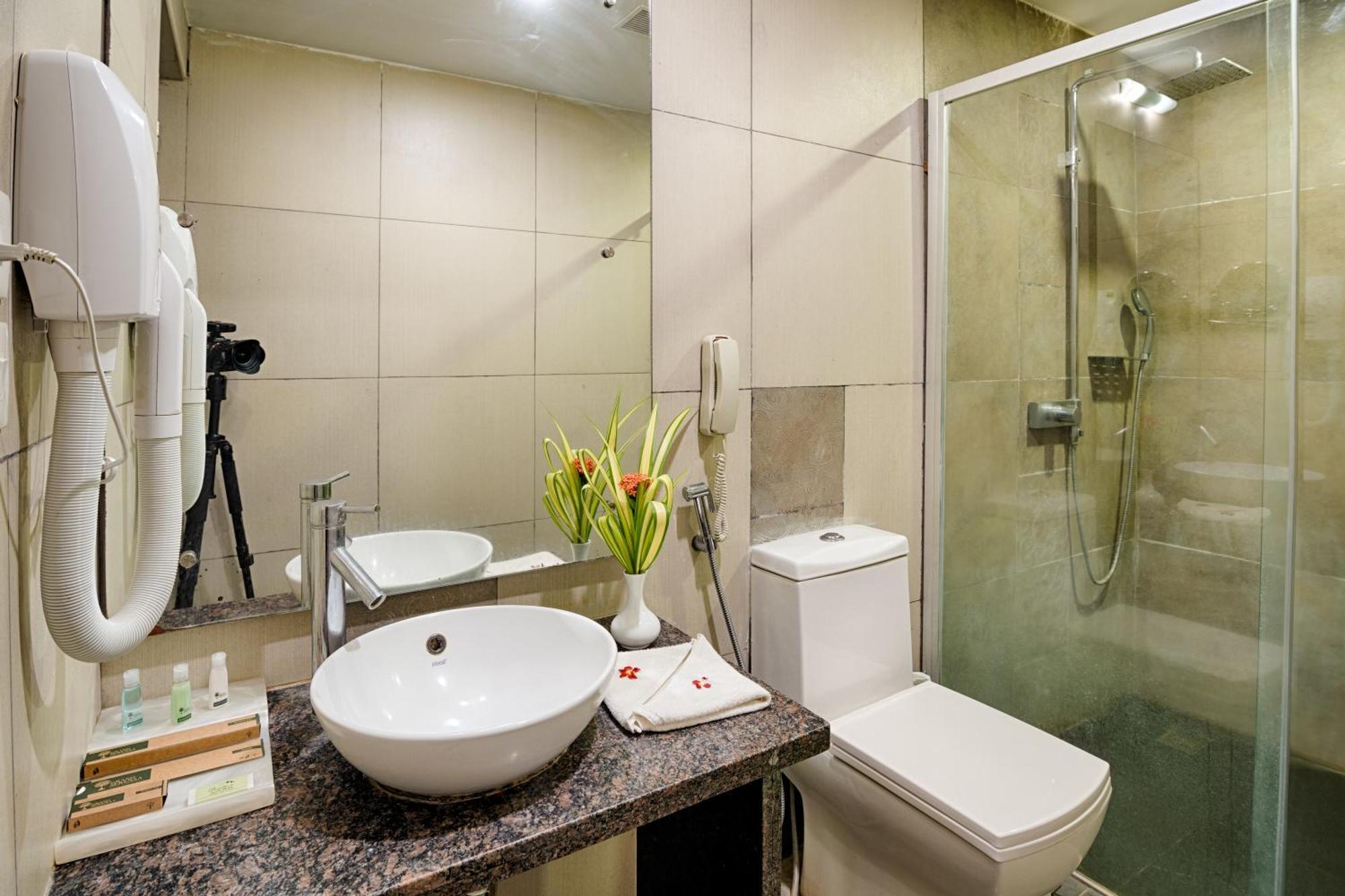 โฮเต็ล แกรนด์ เซรีนา Hotel ออโรวิลล์ ภายนอก รูปภาพ