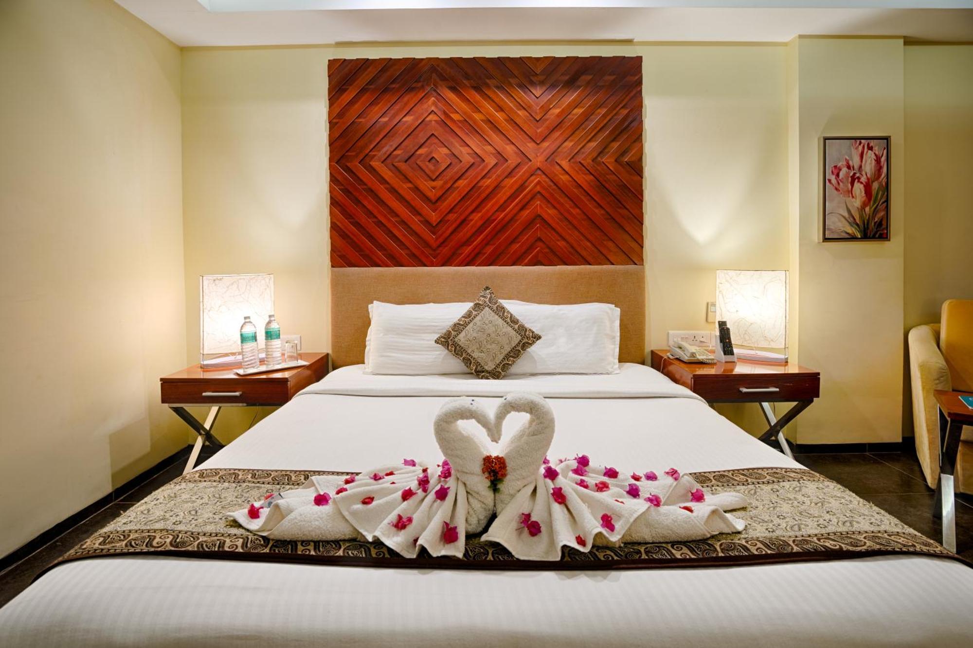 โฮเต็ล แกรนด์ เซรีนา Hotel ออโรวิลล์ ภายนอก รูปภาพ