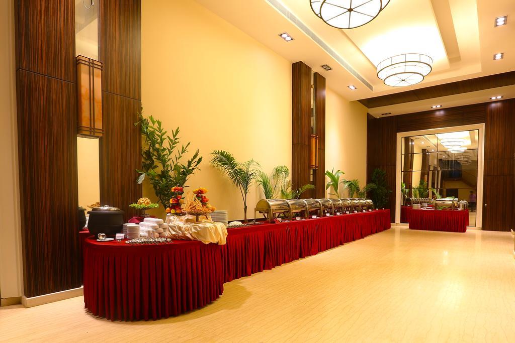 โฮเต็ล แกรนด์ เซรีนา Hotel ออโรวิลล์ ภายนอก รูปภาพ