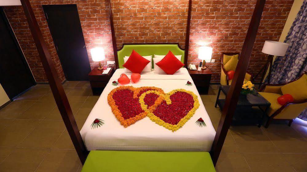 โฮเต็ล แกรนด์ เซรีนา Hotel ออโรวิลล์ ภายนอก รูปภาพ